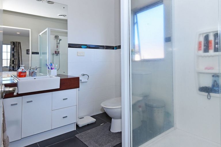 Photo of property in 52 Belfry Place, Wattle Downs, Auckland, 2103