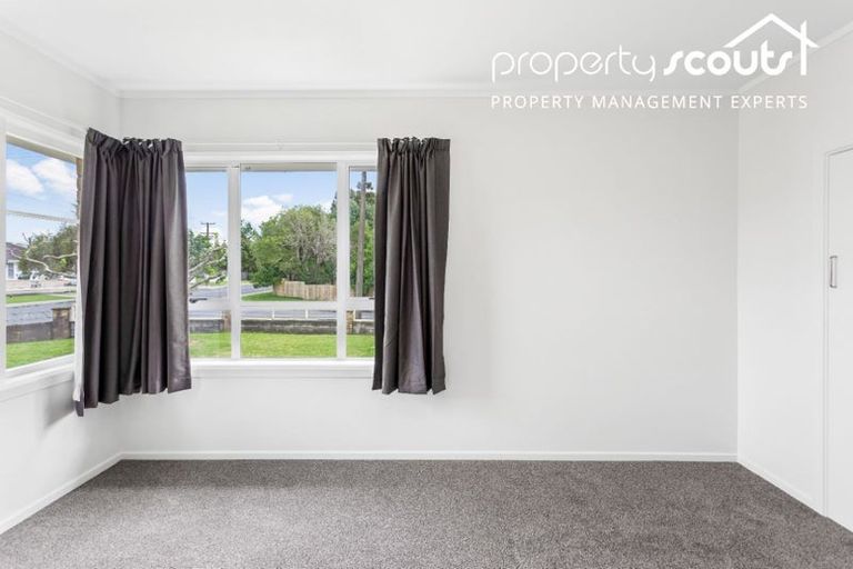 Photo of property in 16 Serjeant Street, Henderson, Auckland, 0612