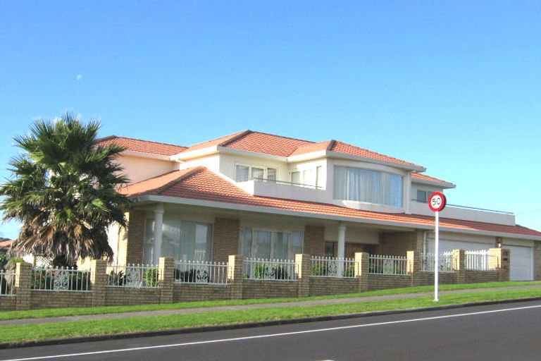 Photo of property in 52 Jane Eyre Drive, Somerville, Auckland, 2014