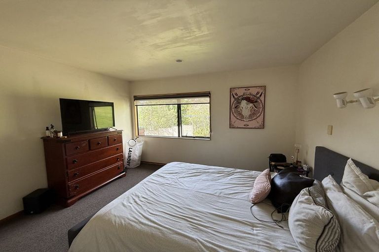 Photo of property in 1/194 Whangaparaoa Road, Red Beach, 0932