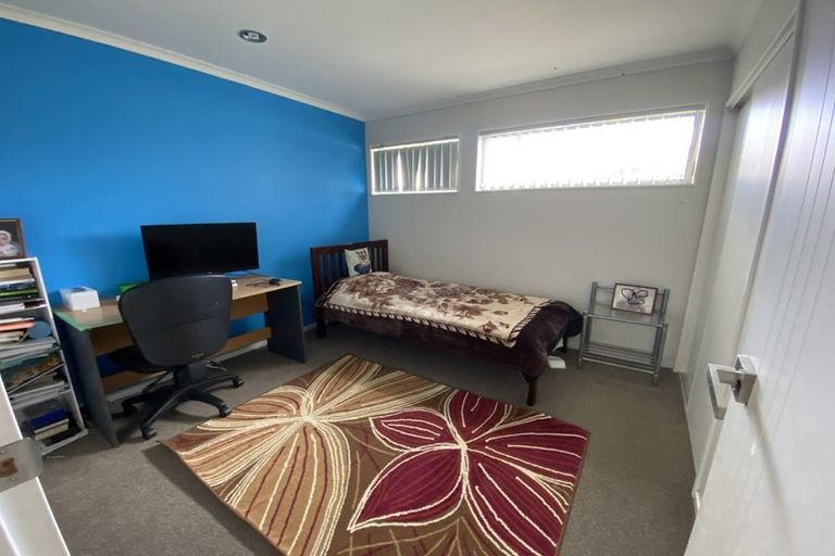 Photo of property in 8 Whekau Drive, Takanini, 2112