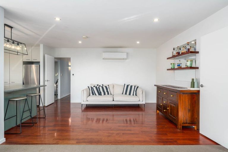 Photo of property in 117 Woodman Drive, Tawa, Wellington, 5028