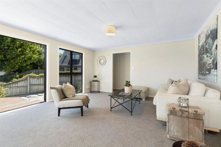 Photo of property in 7 Larch Court, Kelvin Heights, Queenstown, 9300