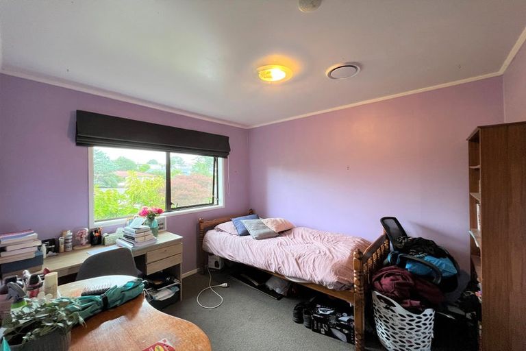 Photo of property in 16 Panzic Place, Glen Eden, Auckland, 0602