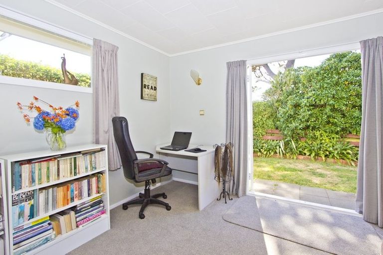 Photo of property in 120 Miromiro Road, Normandale, Lower Hutt, 5010
