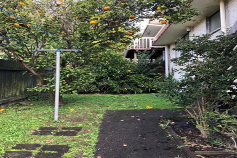 Photo of property in 1/84 Velma Road, Hillcrest, Auckland, 0627