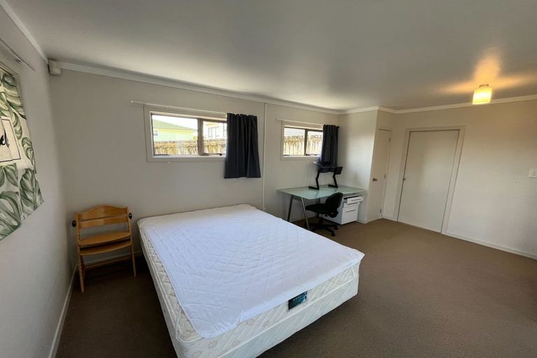 Photo of property in 2/23 Sunnyfield Crescent, Glenfield, Auckland, 0629