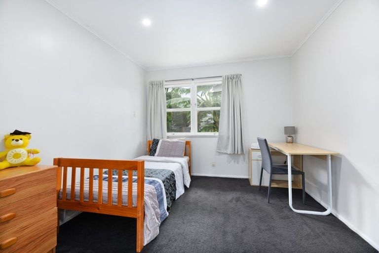 Photo of property in 37 Awaroa Road, Sunnyvale, Auckland, 0612