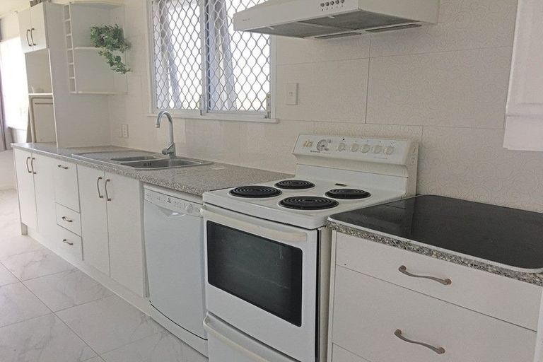 Photo of property in 169 Hobsonville Road, West Harbour, Auckland, 0618