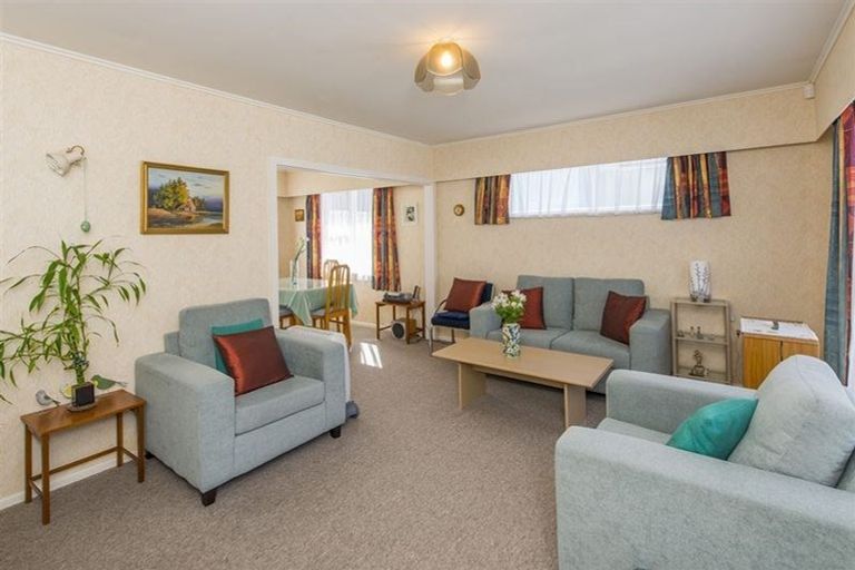 Photo of property in 127 Parkvale Road, Karori, Wellington, 6012