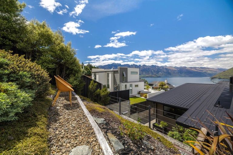 Photo of property in 70 Wynyard Crescent, Fernhill, Queenstown, 9300