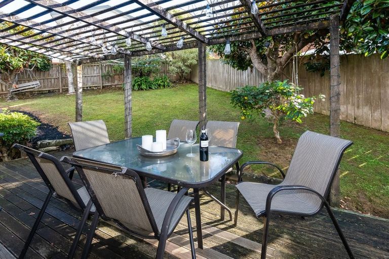 Photo of property in 1/48 Sandgate Avenue, Botany Downs, Auckland, 2010