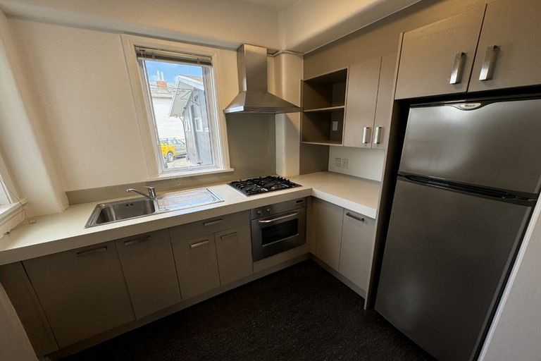 Photo of property in San Antonio Flats, 2/12 Kilbirnie Crescent, Kilbirnie, Wellington, 6022