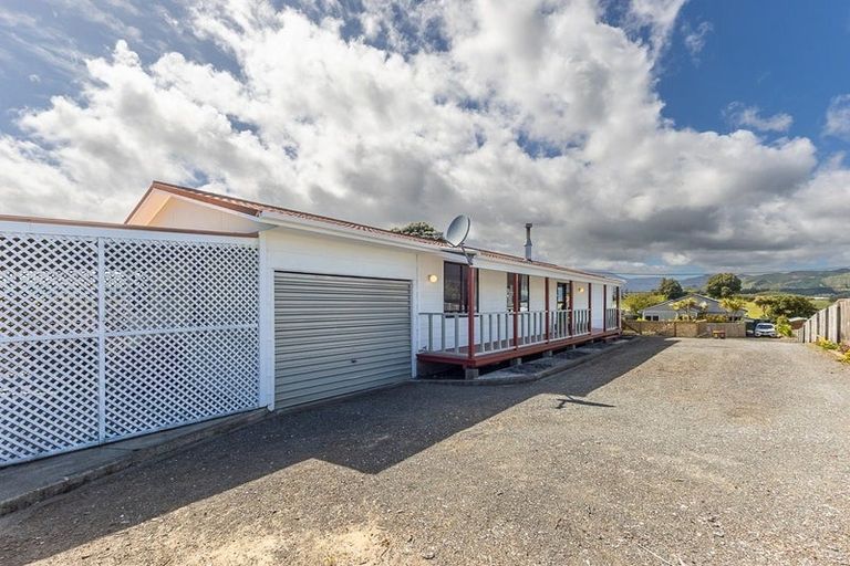 Photo of property in 11 Atua Street, Waikanae Beach, Waikanae, 5036