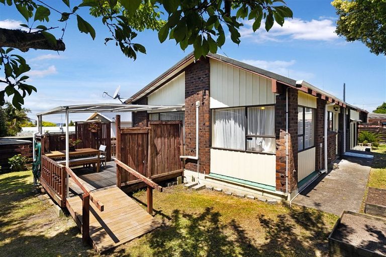 Photo of property in 3/86 Roberts Road, Te Atatu South, Auckland, 0610