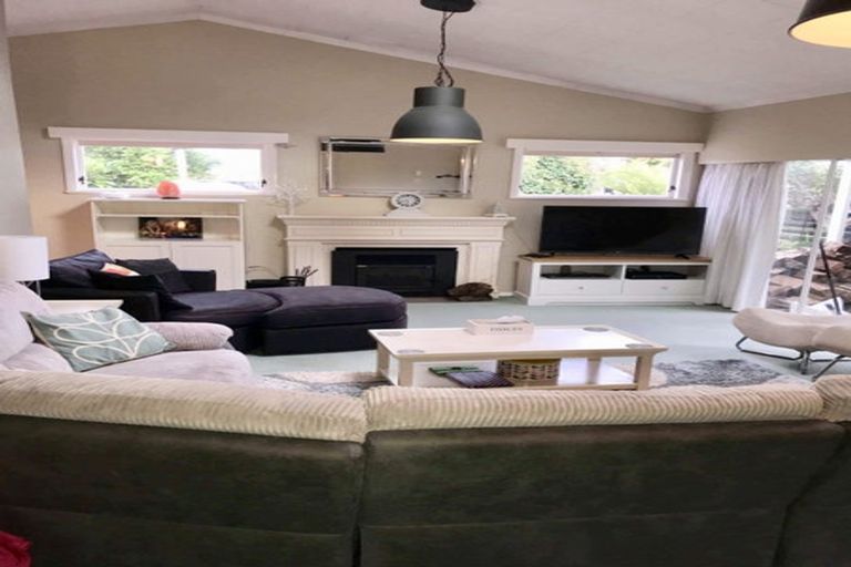 Photo of property in 13 Vaucluse Avenue, Paraparaumu Beach, Paraparaumu, 5032