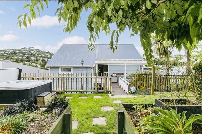 Photo of property in 13 Paisley Terrace, Karori, Wellington, 6012