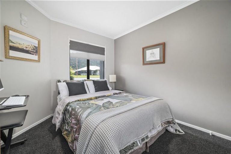Photo of property in 9 Caulfield Place, Pukehangi, Rotorua, 3015