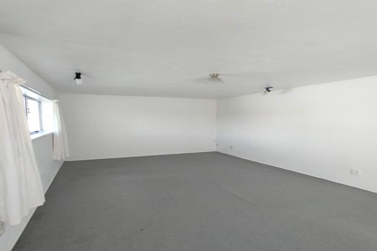 Photo of property in 21 Pendlebury Street, Green Bay, Auckland, 0604