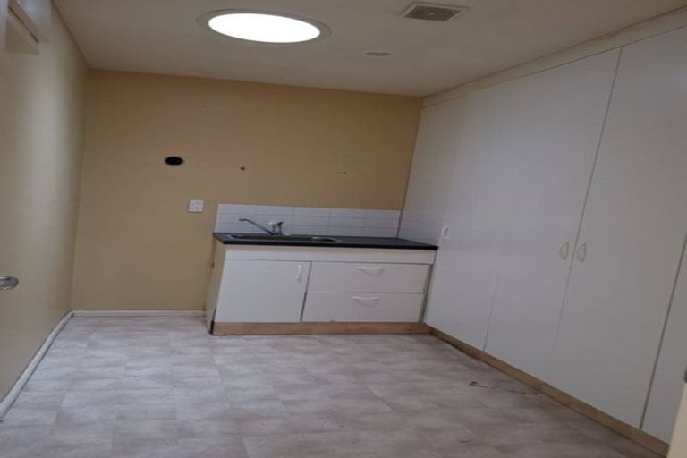 Photo of property in 1/12a Queens Avenue, Merivale, Christchurch, 8014