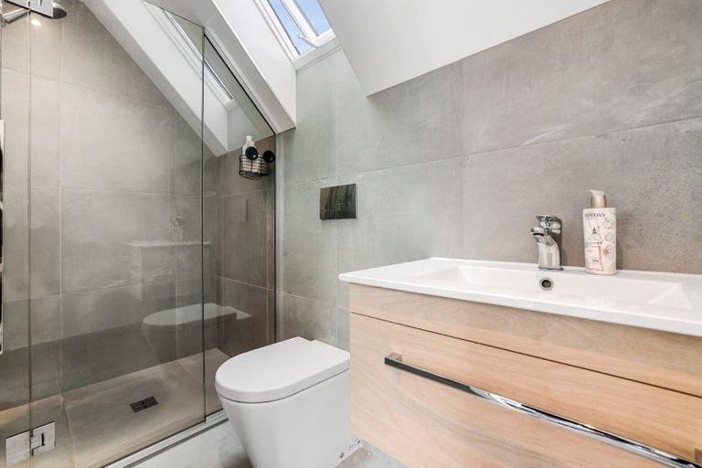 Photo of property in 1/34 Aikmans Road, Merivale, Christchurch, 8014