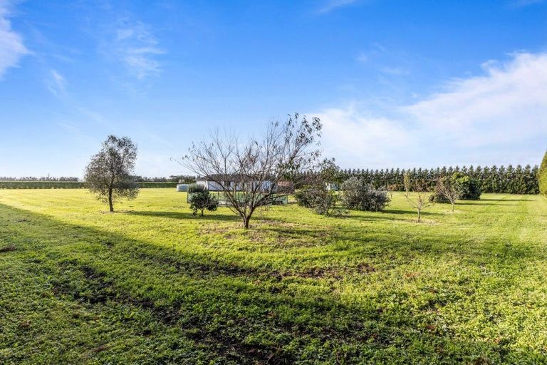 Photo of property in 39 Kairau Road East, Brixton, New Plymouth, 4373