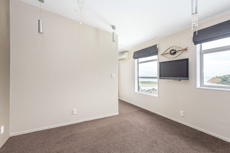 Photo of property in 2 Redcliffs View Lane, Redcliffs, Christchurch, 8081