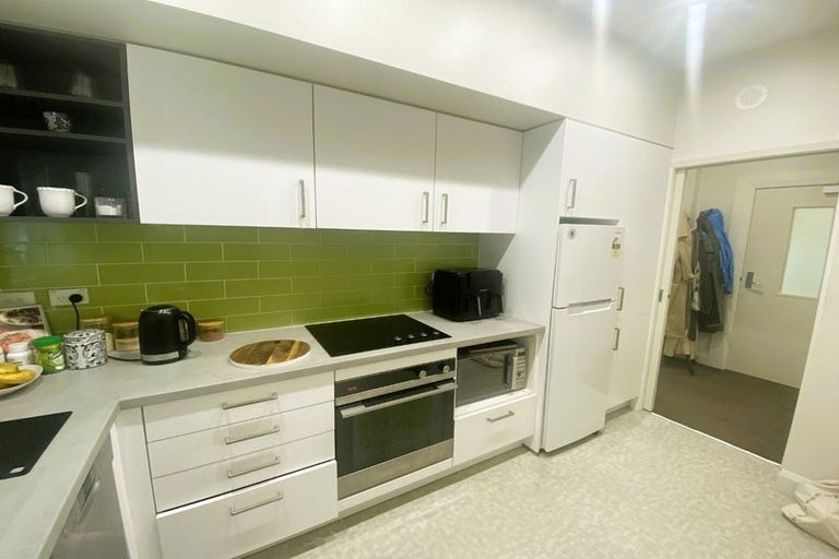 Photo of property in Fountain Court, 9/48 Oriental Parade, Oriental Bay, Wellington, 6011