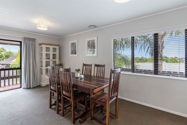 Photo of property in 1/70 Totaravale Drive, Totara Vale, Auckland, 0629