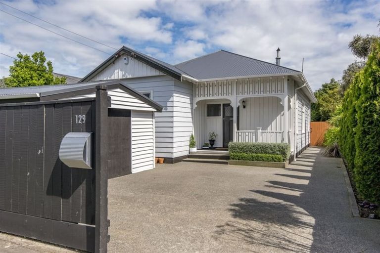 Photo of property in 129 Somerfield Street, Somerfield, Christchurch, 8024
