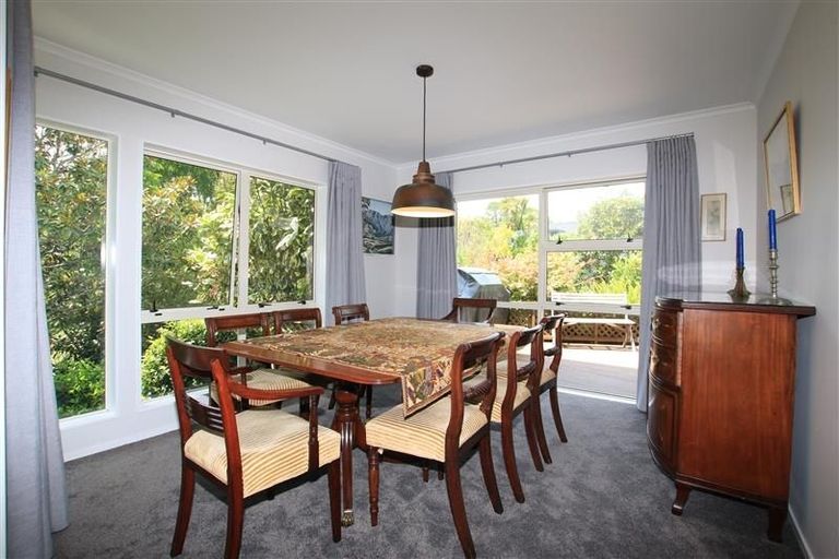 Photo of property in 10 Woodfern Crescent, Titirangi, Auckland, 0604