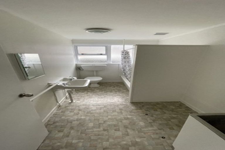 Photo of property in 2/85 Lake Road, Belmont, Auckland, 0622