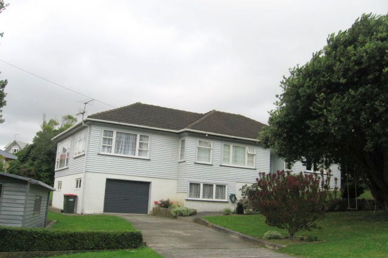 Photo of property in 42 The Drive, Tawa, Wellington, 5028