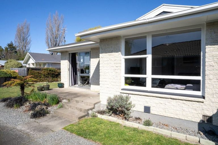 Photo of property in 6 Meldrum Place, Bishopdale, Christchurch, 8051