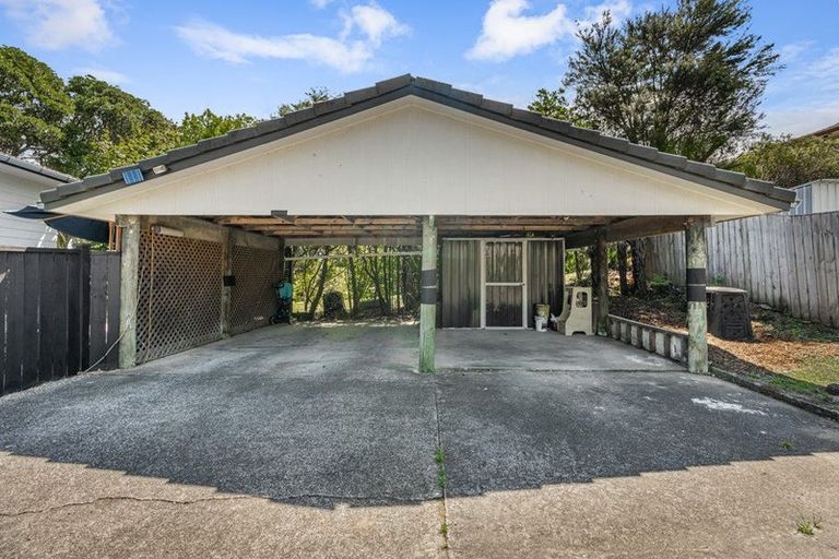 Photo of property in 1/22 Derwent Crescent, Titirangi, Auckland, 0604