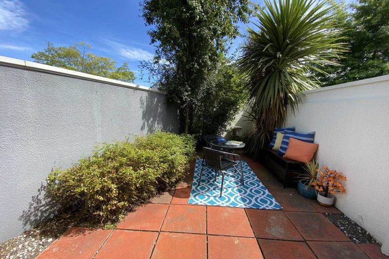 Photo of property in 7 Oakford Close, Riccarton, Christchurch, 8011