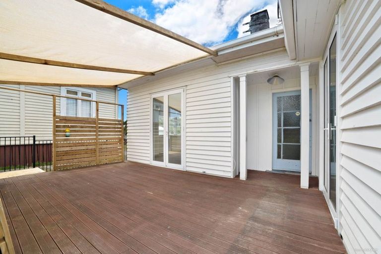 Photo of property in 135 Point Chevalier Road, Point Chevalier, Auckland, 1022