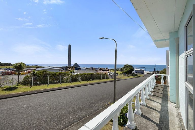 Photo of property in 27a Port View Crescent, Moturoa, New Plymouth, 4310