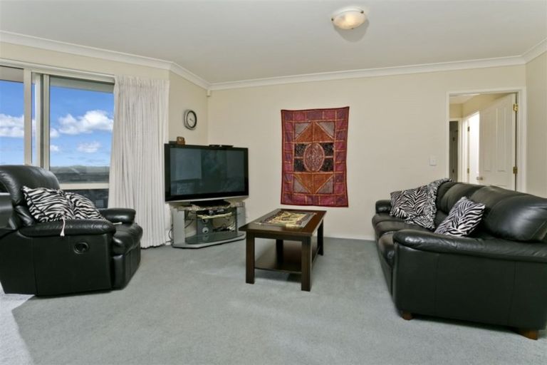 Photo of property in 39 Bluebird Crescent, Unsworth Heights, Auckland, 0632