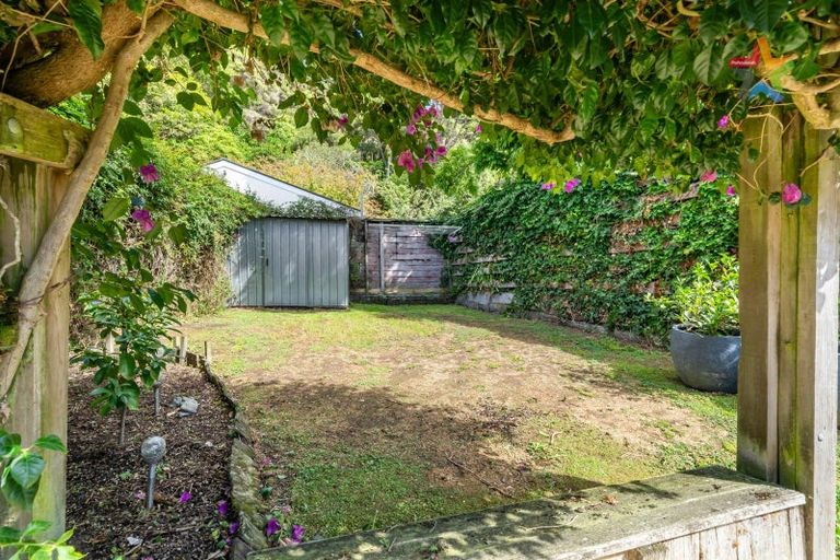 Photo of property in 10 Crawford Grove, Naenae, Lower Hutt, 5011