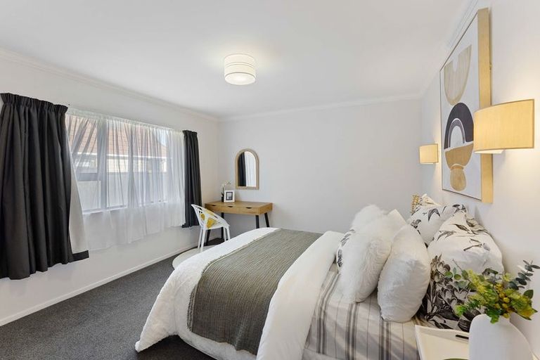 Photo of property in 37 Rosebank Grove, Waikanae, 5036