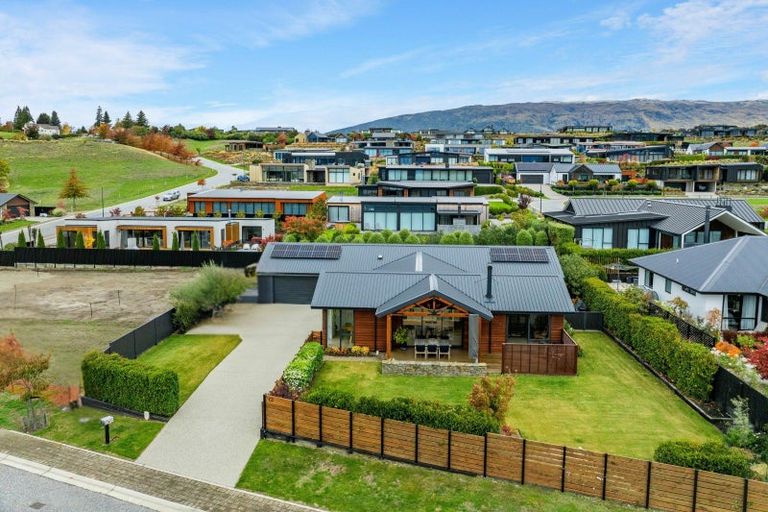 Photo of property in 12 Sapphire Spring Rise, Wanaka, 9305