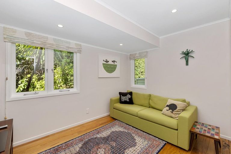 Photo of property in 14 Mayburn Road, Te Atatu Peninsula, Auckland, 0610