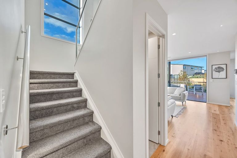 Photo of property in 39 Craigs Way, Hobsonville, Auckland, 0616