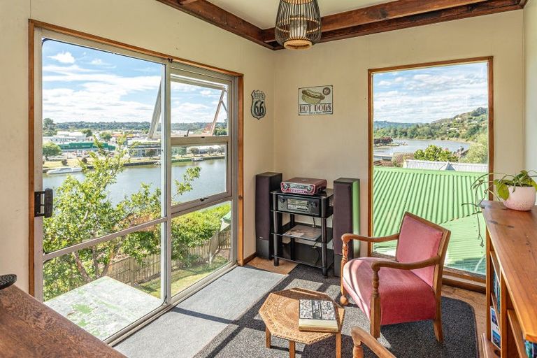 Photo of property in 21 Putiki Drive, Durie Hill, Whanganui, 4500