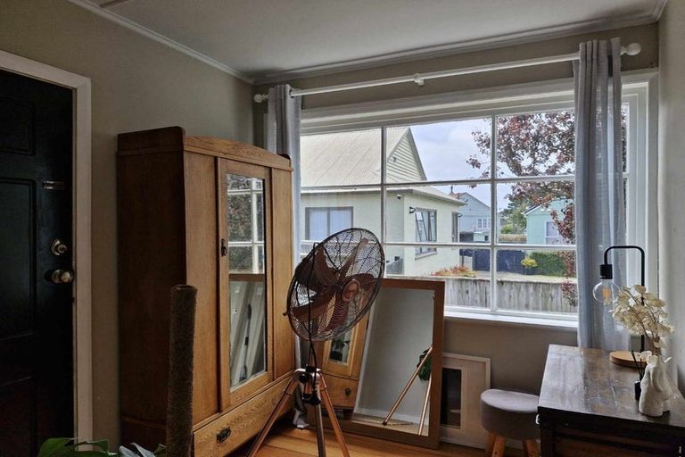 Photo of property in 10 Chard Street, Westown, New Plymouth, 4310