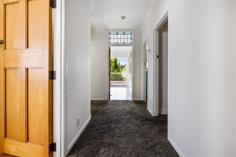 Photo of property in 12 Eastglen Road, Glen Eden, Auckland, 0602