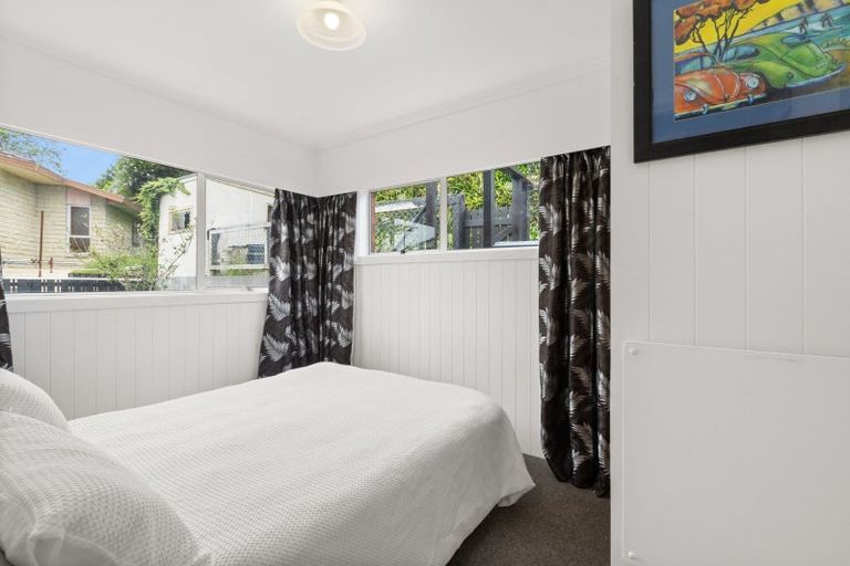 Photo of property in 46 Seaview Road, Marfell, New Plymouth, 4310