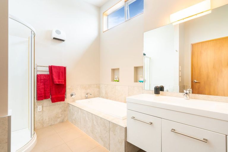 Photo of property in 54 Kohekohe Road, Waikanae, 5036