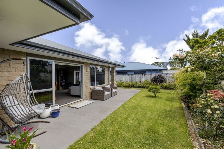 Photo of property in 2 Oakwood Drive, Highlands Park, New Plymouth, 4312